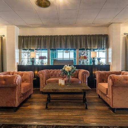 Hotell Kung Goesta By First Мора Екстериор снимка