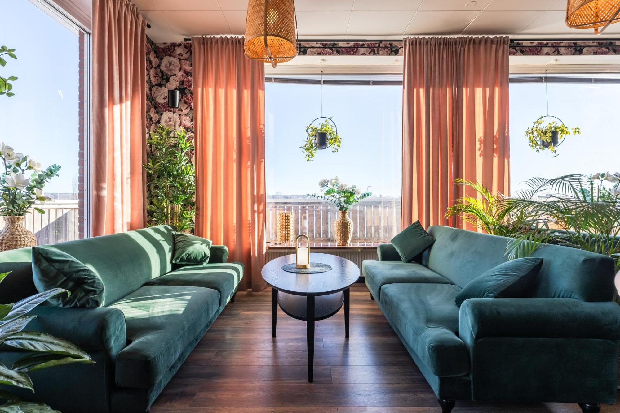 Hotell Kung Goesta By First Мора Екстериор снимка