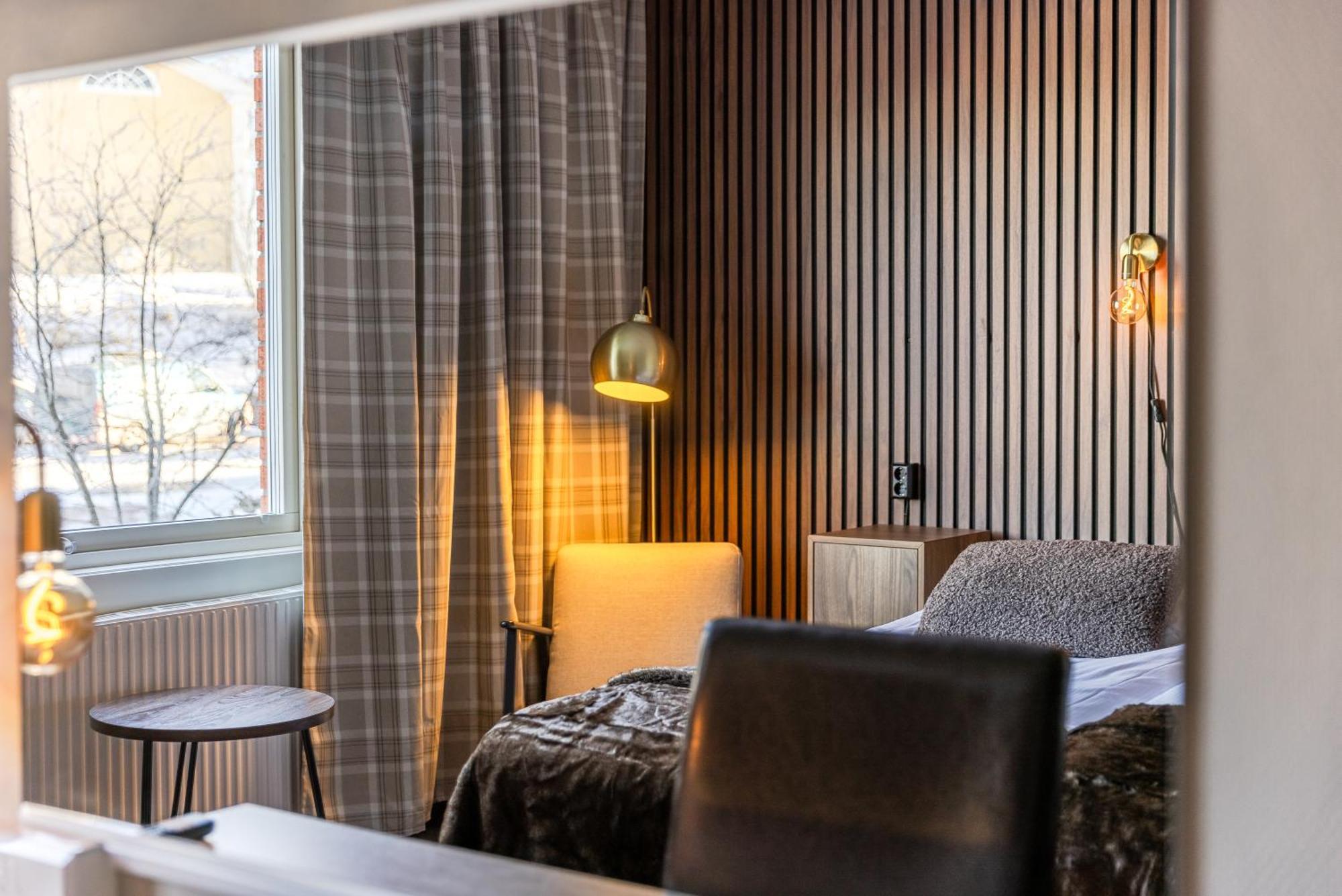 Hotell Kung Goesta By First Мора Екстериор снимка