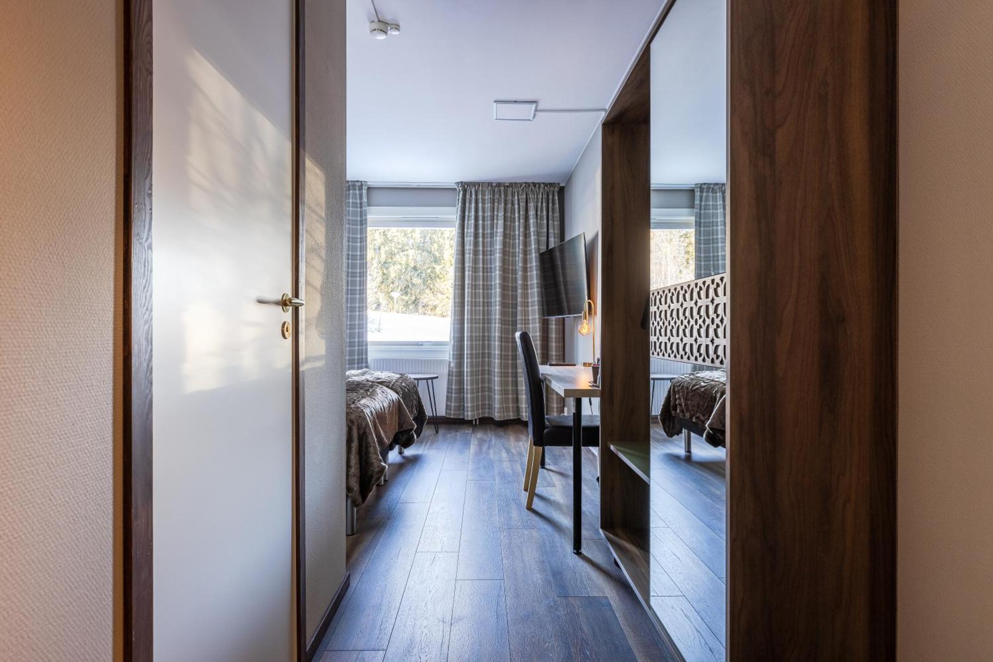 Hotell Kung Goesta By First Мора Екстериор снимка
