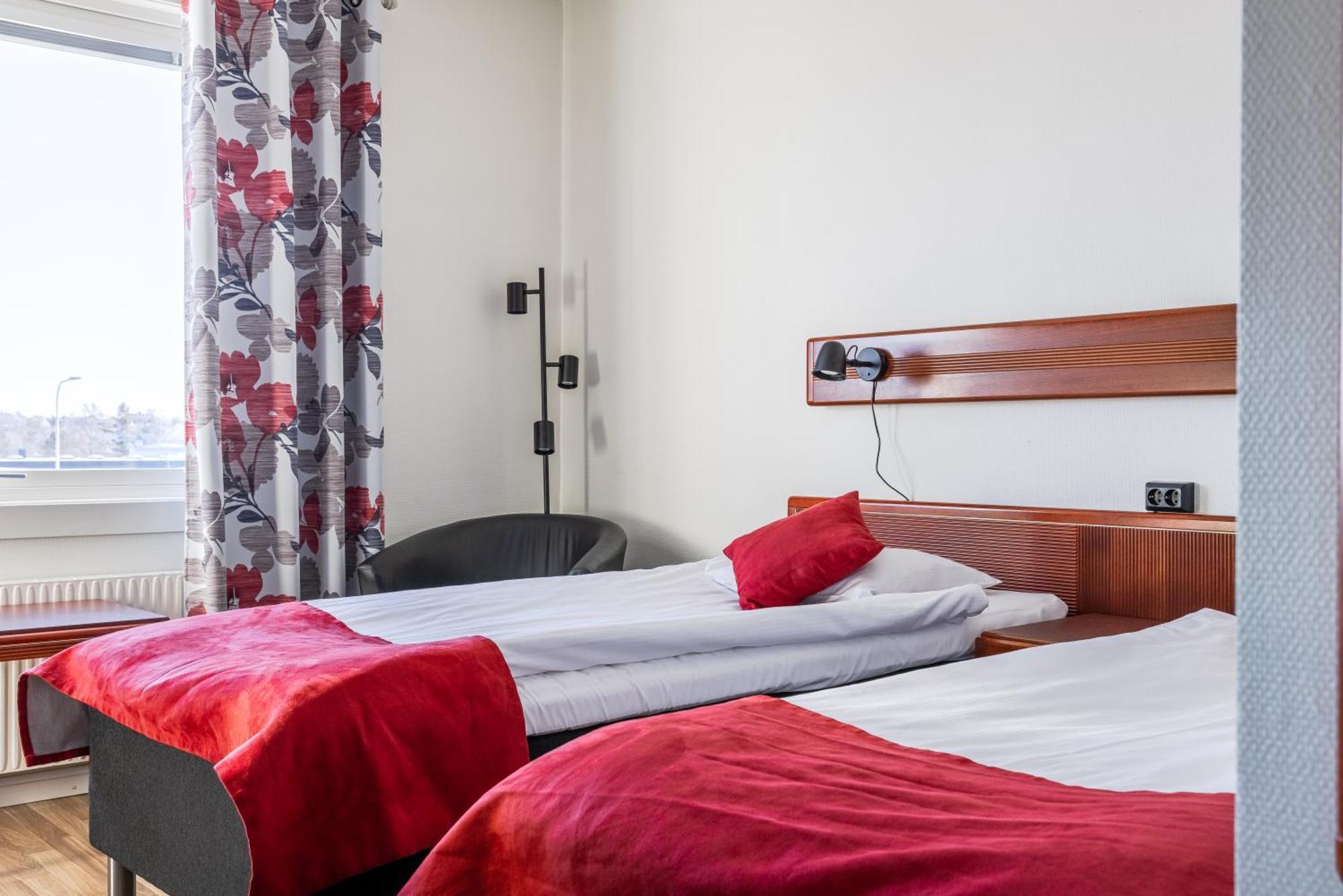 Hotell Kung Goesta By First Мора Екстериор снимка