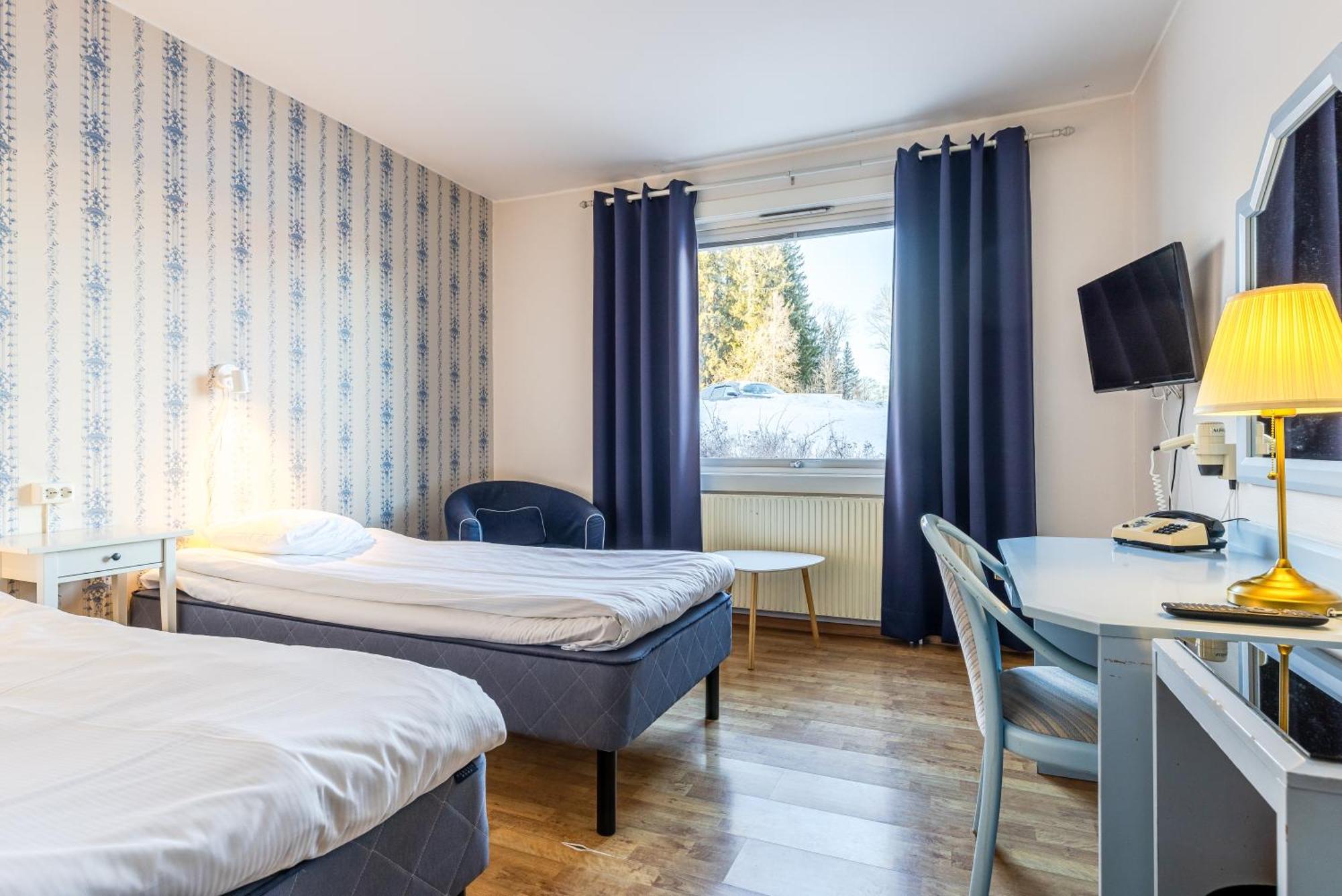 Hotell Kung Goesta By First Мора Екстериор снимка