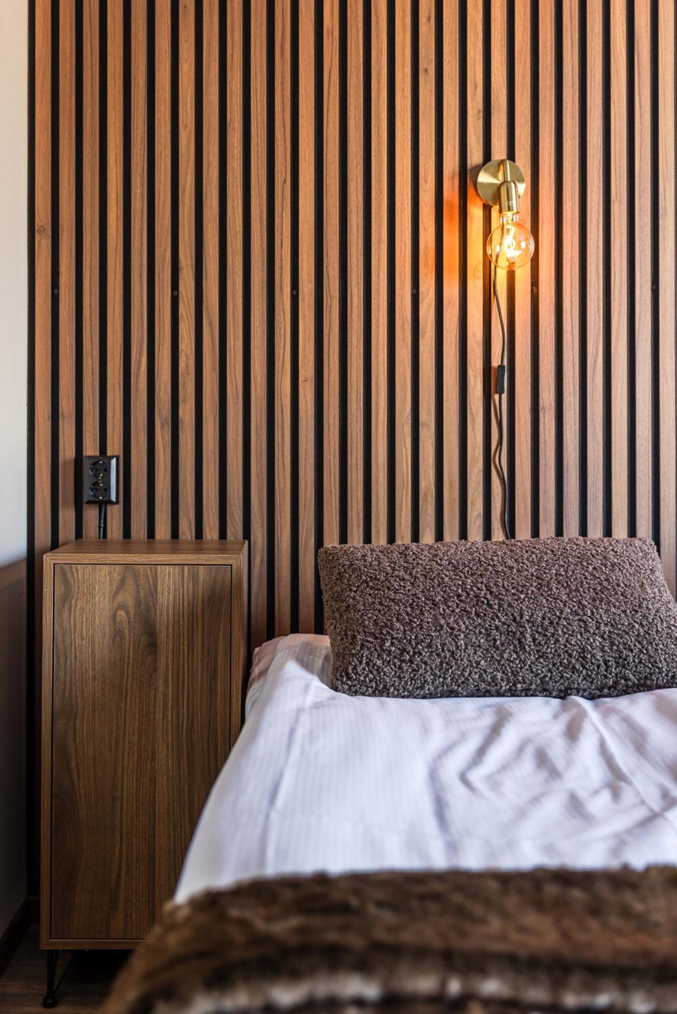 Hotell Kung Goesta By First Мора Екстериор снимка