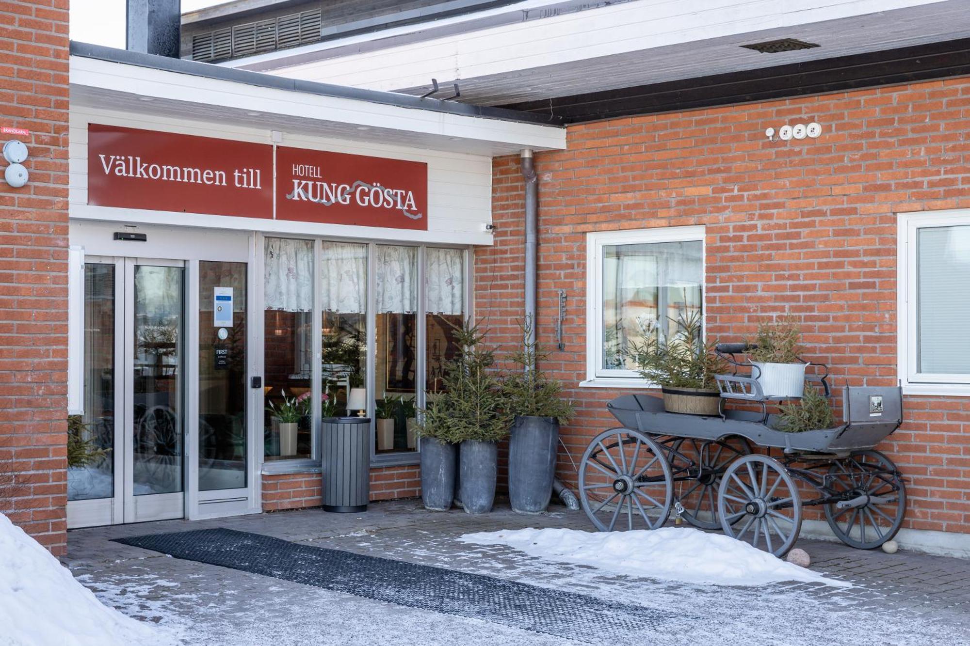 Hotell Kung Goesta By First Мора Екстериор снимка