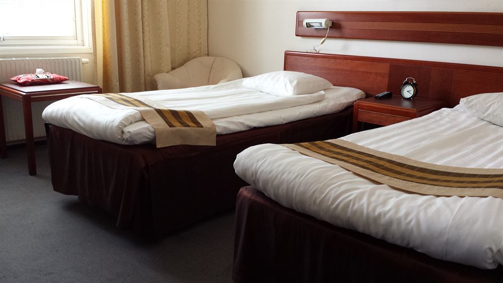 Hotell Kung Goesta By First Мора Екстериор снимка