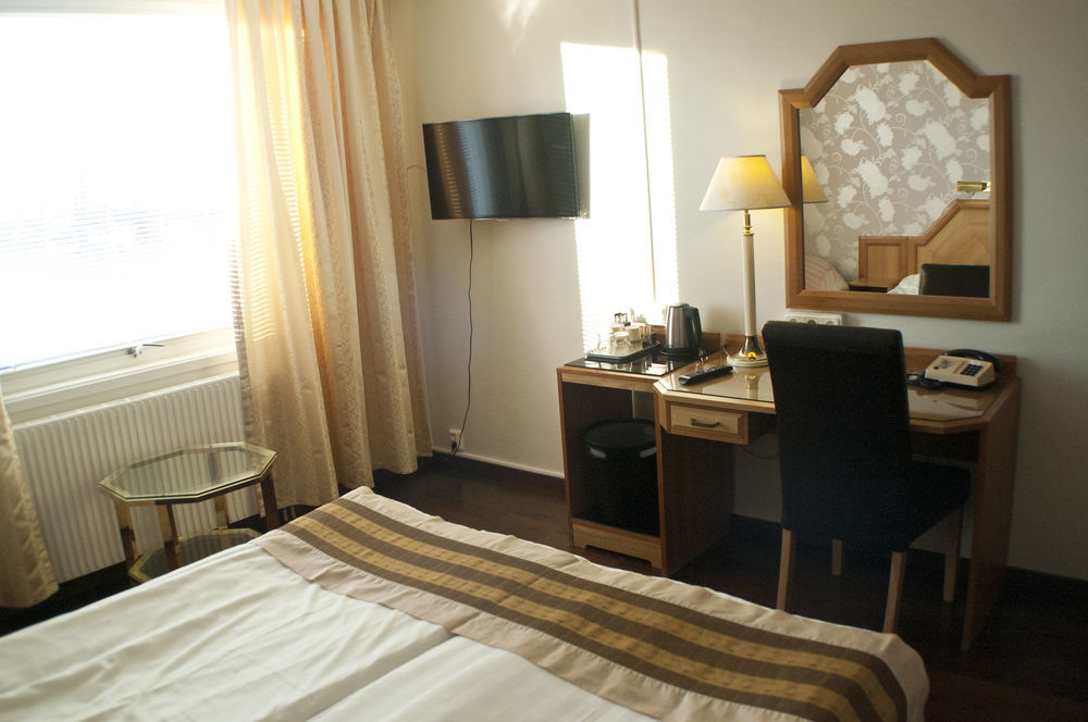 Hotell Kung Goesta By First Мора Екстериор снимка