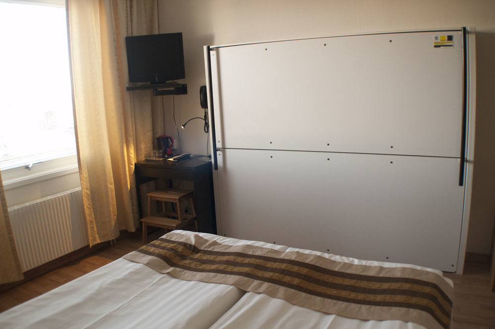 Hotell Kung Goesta By First Мора Екстериор снимка