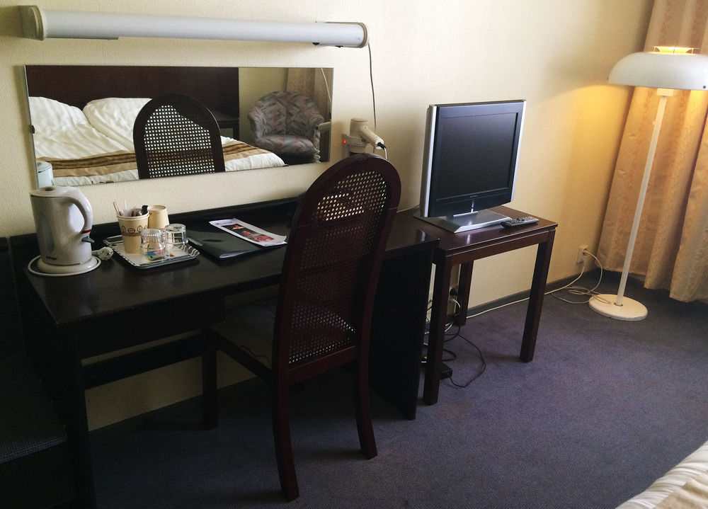 Hotell Kung Goesta By First Мора Екстериор снимка