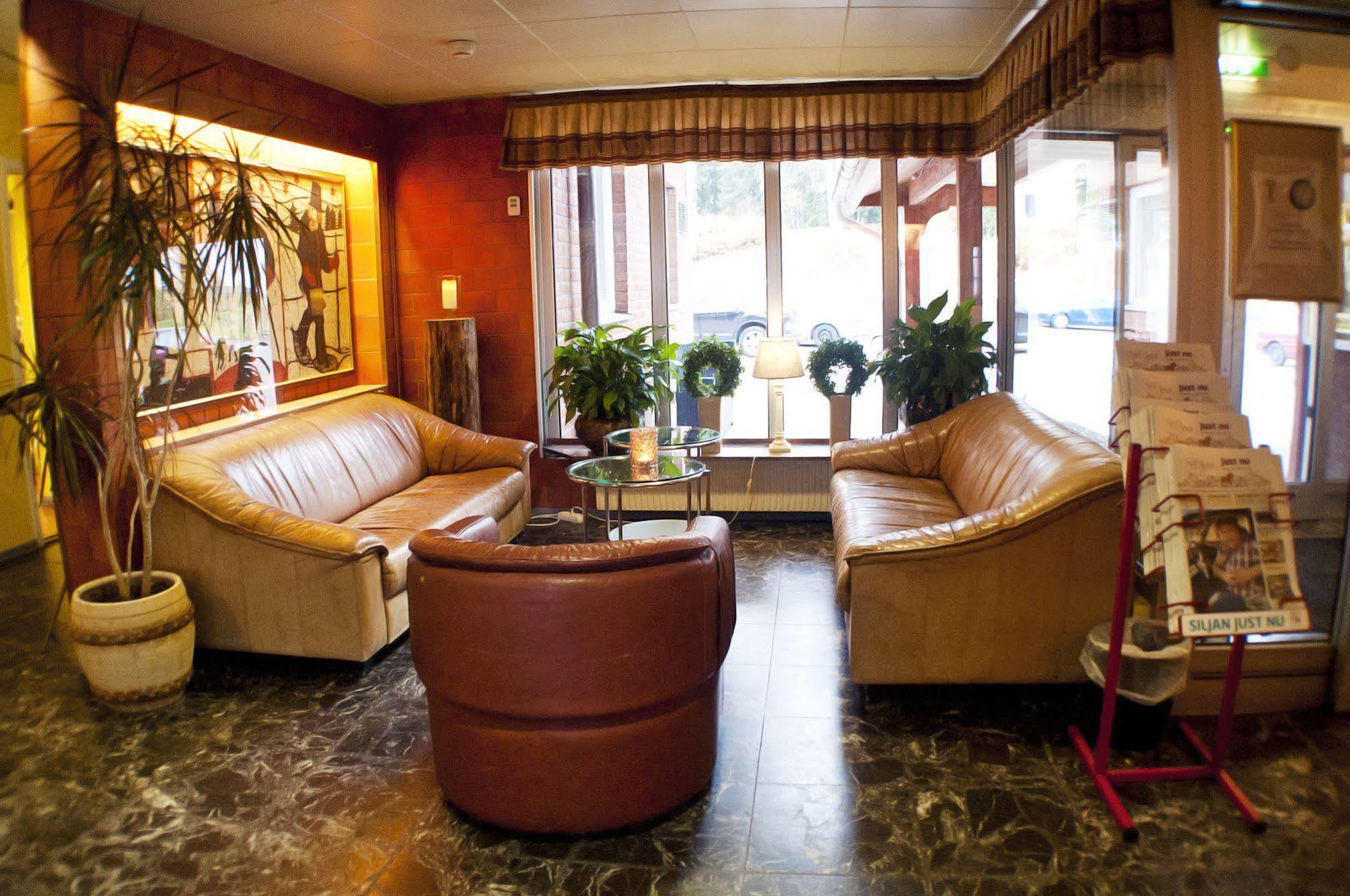 Hotell Kung Goesta By First Мора Екстериор снимка